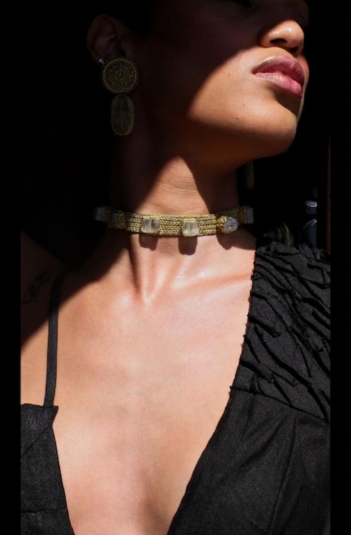 AURA CHOKER